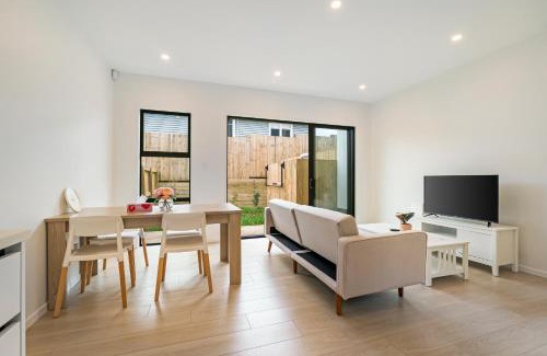 Te Atatu Peninsula Villa | Te Atatu Cozy Brand New Townhouse 5