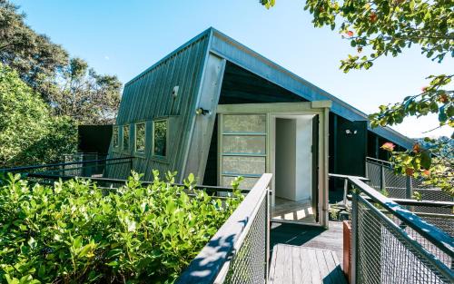 Onetangi House | Te Kereru, Onetangi