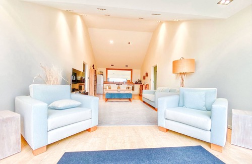 Te Ngaire House | Te Koha luxury hillside beach estate set on 1.6 acres: House and Villa