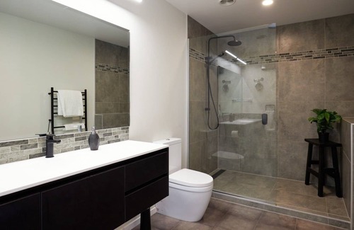 Kaikoura Bed & Breakfast | Te Mahuru Retreat: Dec 22nd-30th: 25 people, 11 bedrooms, 8 bathrooms, 2 Hottubs