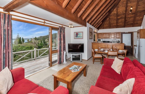 Russell House | Te Maiki Retreat - Russell Holiday Home