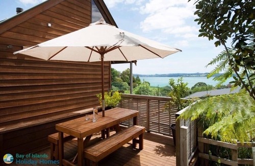 Russell Cottage | Te Manaaki Cottage - A private and quiet Russell villa for two.