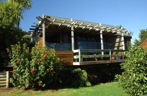 Russell Cottage | Te Manaaki Cottage - A private and quiet Russell villa for two.