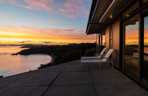 Te Ngaire House | Te Ngaere bay luxury home “otto and nonas”
