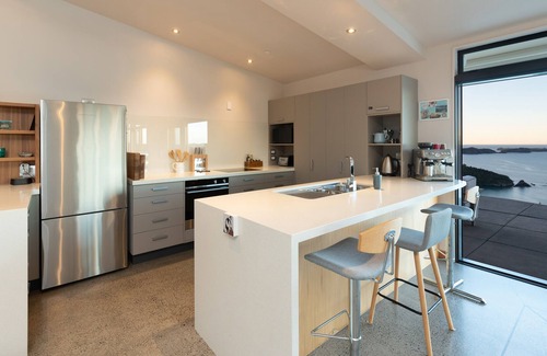 Te Ngaire House | Te Ngaere bay luxury home “otto and nonas”
