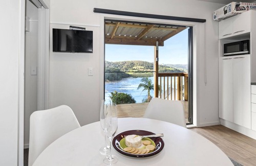 Ostend House | Te Waahi Marino – Ostend Holiday Home