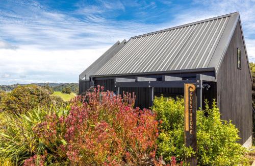 Omiha House | Te Whau Retreat - Guest House - Be My Guest Waiheke