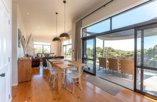 Omiha House | Te Whau Retreat - The Cottage - Be My Guest Waiheke
