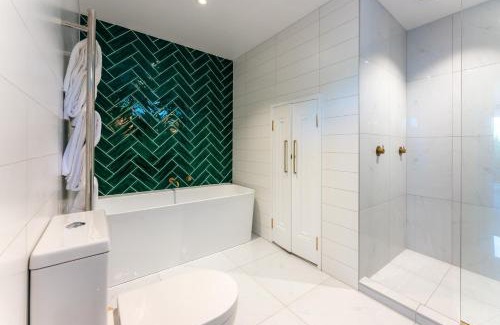 Omiha House | Te Whau Retreat - Whole Property - Be My Guest Waiheke