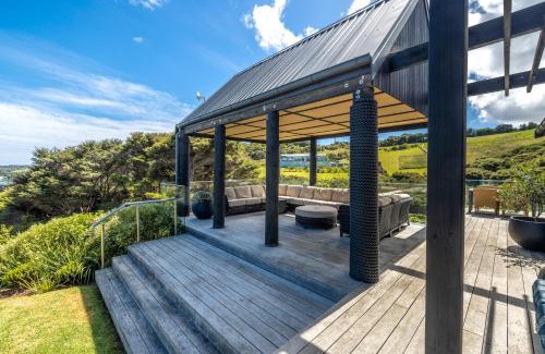Omiha House | Te Whau Retreat - Whole Property - Be My Guest Waiheke
