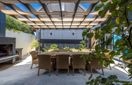 Omiha House | Te Whau Retreat - Whole Property - Be My Guest Waiheke