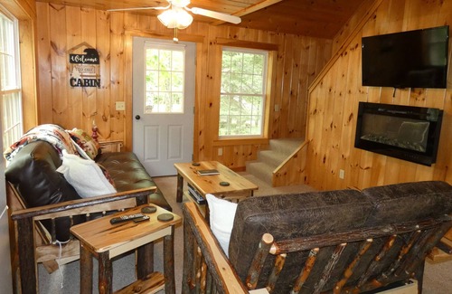 Mount Vernon House | Teaberry Cabin - Peaceful lakeside retreat