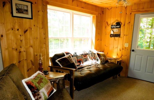 Mount Vernon House | Teaberry Cabin - Peaceful lakeside retreat