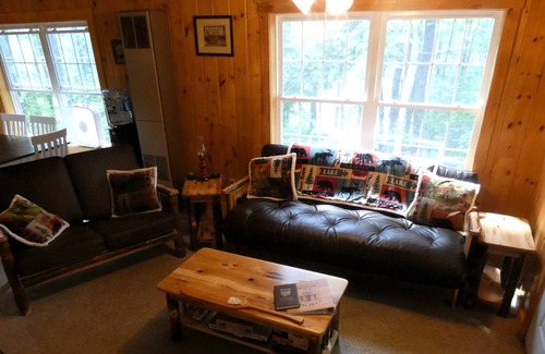 Mount Vernon House | Teaberry Cabin - Peaceful lakeside retreat