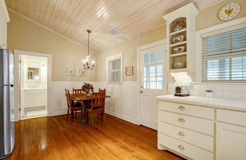 Comfort Cottage | Teacher's Cottage @ Riven Rock Ranch in Comfort TX