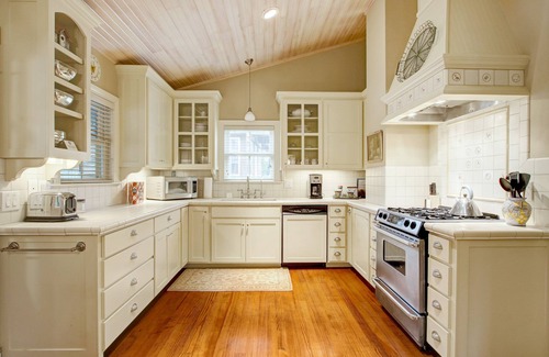Comfort Cottage | Teacher's Cottage @ Riven Rock Ranch in Comfort TX
