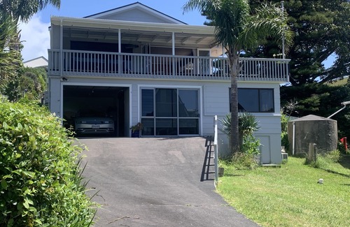 Russell House | Teaghlach: Tapeka/Russell Holiday Home