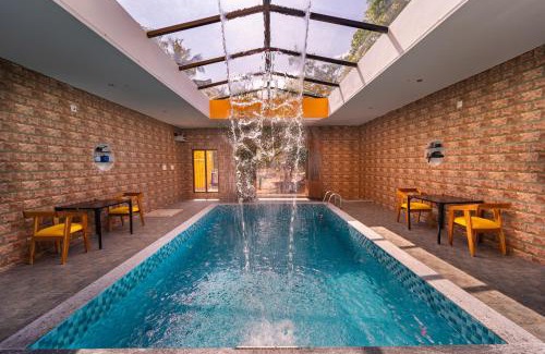 Ganapathichettikulam Villa | Teak Leaf Gateway Villa with Swimming Pool Indoor Games