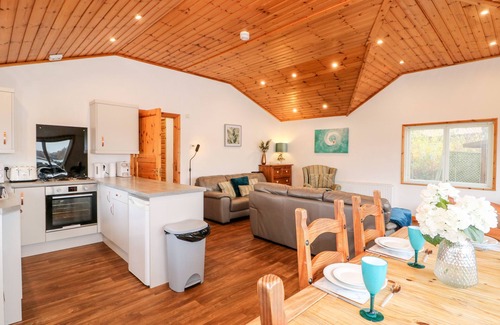 Tattershall Cottage | TEAL LODGE, pet friendly, character holiday cottage in Tattershall
