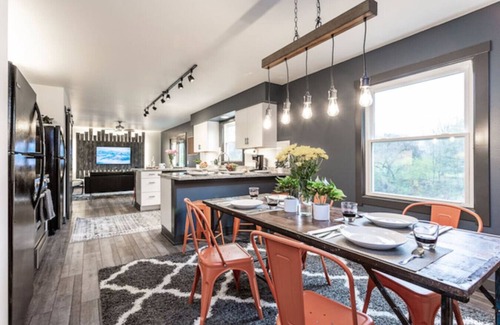 Westfield House | Team Stay and Cubby 6 BR/8BED/3.5BA Designer Home