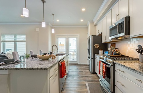 Woodbridge Condo | Tech Savvy Extended Stay Haven- Family and Pet Friendly 20 minutes from D.C.