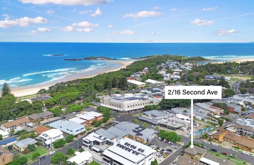 Sawtell Apartment | Tee Jays is an air-conditioned ground floor two bedroom unit, central to Sawtell