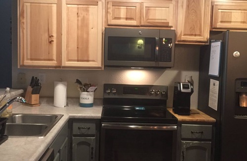 Pinetop Condo | Tee & Jeep's cozy apartment