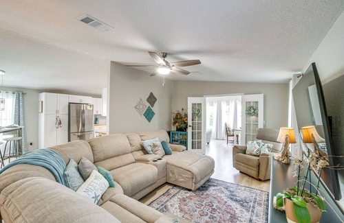 Grove City House | Tee Off & Soak Up Sun! Airy Englewood Gem w/Yard