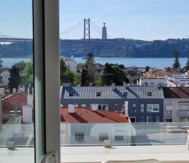 Linda-a-Velha Apartment | Tejo River View Apartment nearby Belém
