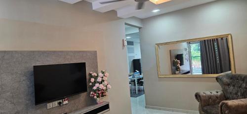 Kampung Banjar House | TELUK INTAN LANDED LUXURY HOMESTAY 3BEDROOM