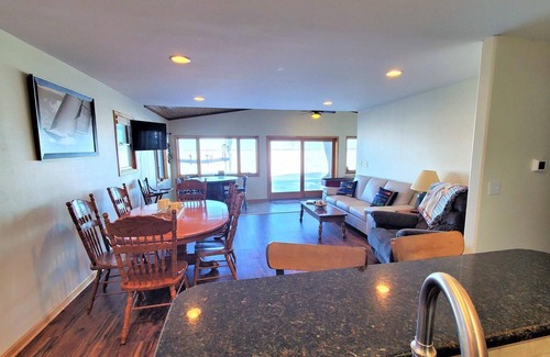 Orleans Villa | Templar Park Lakefront with Hoist