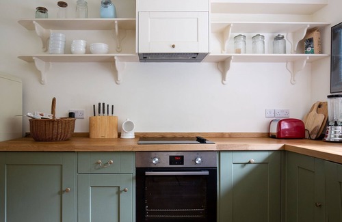Temple Guiting Cottage | Temple Guiting Cottage - sleeps 10 guests in 5 bedrooms