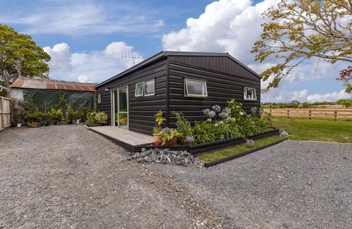 Matakana House | Ten 37 - Matakana Holiday Home