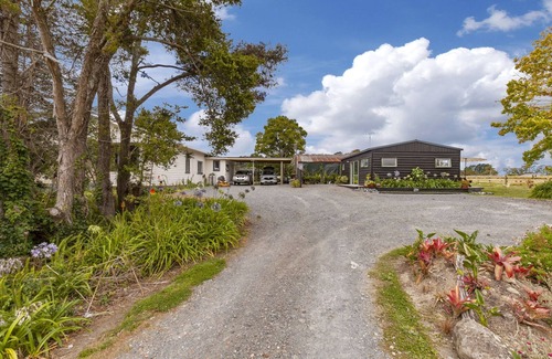 Matakana House | Ten 37 - Matakana Holiday Home