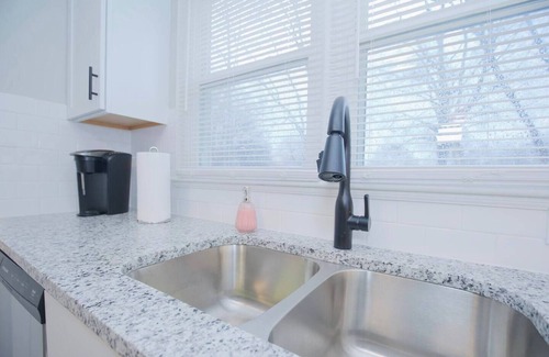 Overland Park Apartment | Ten blocks from Old Downtown Overland Park, KS