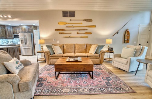Cookson House | Tenkiller Lake Private Pickleball CourtnSleeps 20nShuffleboard Pool Tablen13Beds