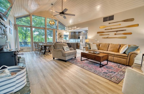 Cookson House | Tenkiller Lake Private Pickleball CourtnSleeps 20nShuffleboard Pool Tablen13Beds