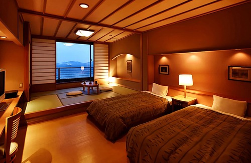 Nishiuracho House | Tenku Kaiyu no Yado Suehiro