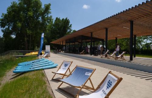 Saint-Yorre Other | Tente Lodge pour 5 personnes en bordure de la rivière Allier au sein d'un petit camping