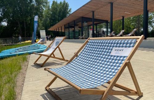 Saint-Yorre Other | Tente Lodge pour 5 personnes en bordure de la rivière Allier au sein d'un petit camping