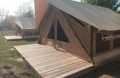 Saint-Yorre Other | Tente Lodge pour 5 personnes en bordure de la rivière Allier au sein d'un petit camping