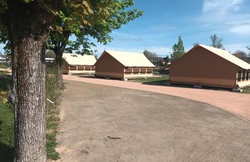 Saint-Yorre Other | Tente Lodge pour 5 personnes en bordure de la rivière Allier au sein d'un petit camping