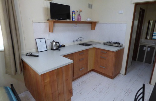 Tenterfield Cabin | Tenterfield Lodge and Caravan Park