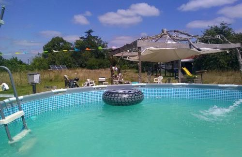 Peault Other | Tentes Bohèmes dans un écolieu avec piscine hors-sol