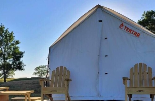 Loup City RV Rental | Tentrr State Park Site - Nebraska Sherman SRA – Redwood Lakeview B – Single Ca