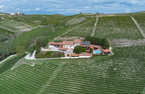 Castel Boglione House | Tenuta Cà dei Mandorli
