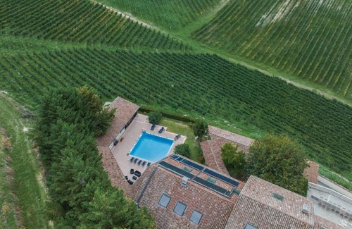 Castel Boglione House | Tenuta Cà dei Mandorli