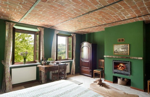 Castel Boglione House | Tenuta Cà dei Mandorli