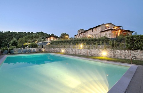 Gualdo Cattaneo Apartment | Tenuta di Forte Sorgnano | Farmhouse with pool