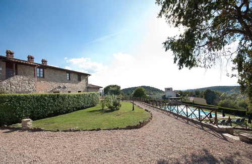 Gualdo Cattaneo Apartment | Tenuta di Forte Sorgnano | Farmhouse with pool